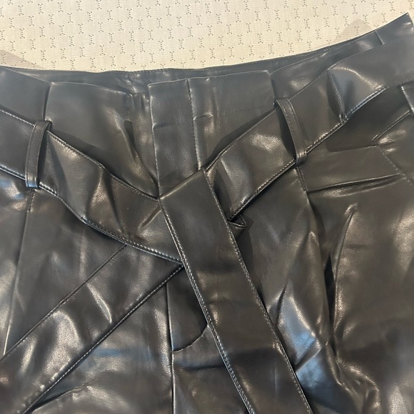NWT Black Faux Leather Size XL Shorts with Belt - Picture 5 of 10
